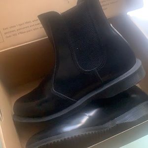 FLORA WOMEN'S SMOOTH LEATHER CHELSEA BOOTS